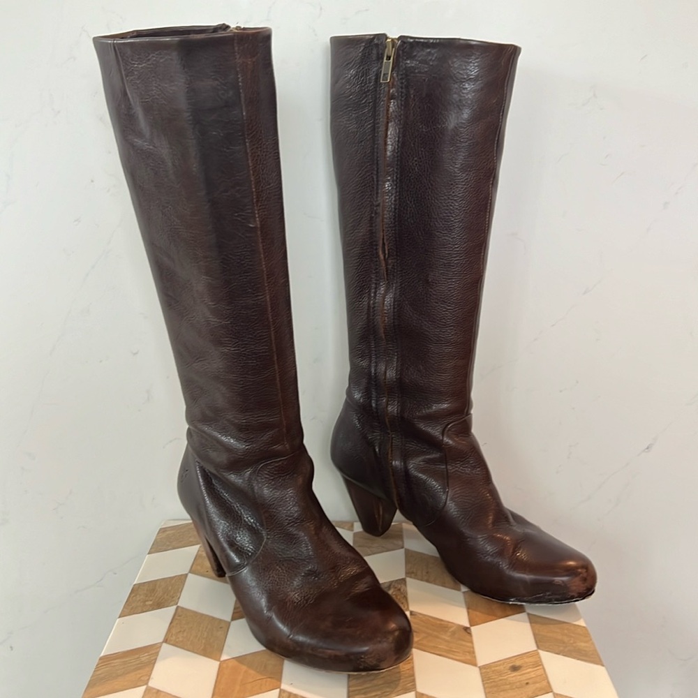 Frye Lisa Tall Inside zip Boots in Distressed Vintage Brown